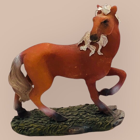 Lot of 2 Resin Horse Figurines 2.5" Tall Imaginative Play Toy - Picture 5 of 8